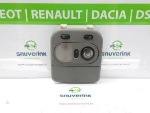 Gebrauchte Innenbeleuchtung vorne Renault Master III (FD/HD) 2.2 dCi 16V Preis € 36,30 Mit Mehrwertsteuer angeboten von Snuverink Autodemontage