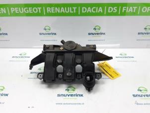 Usados Tapa de válvulas Renault Trafic (1FL/2FL/3FL/4FL) 1.6 dCi 125 Twin Turbo Precio € 48,40 IVA incluido ofrecido por Snuverink Autodemontage