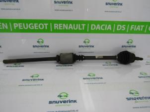 Usagé Arbre de transmission avant droit Renault Master II (FD/HD) 2.8 dTi T33 Prix € 121,00 Prix TTC proposé par Snuverink Autodemontage