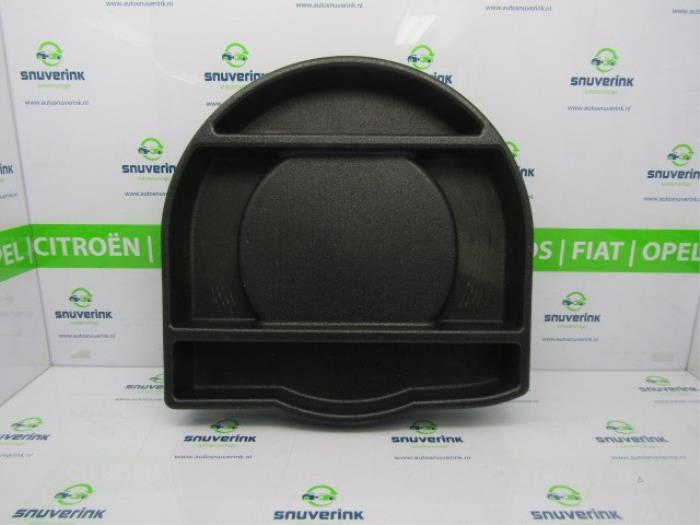 Spare wheel holder from a Peugeot 308 (4A/C) 1.6 VTI 16V 2008