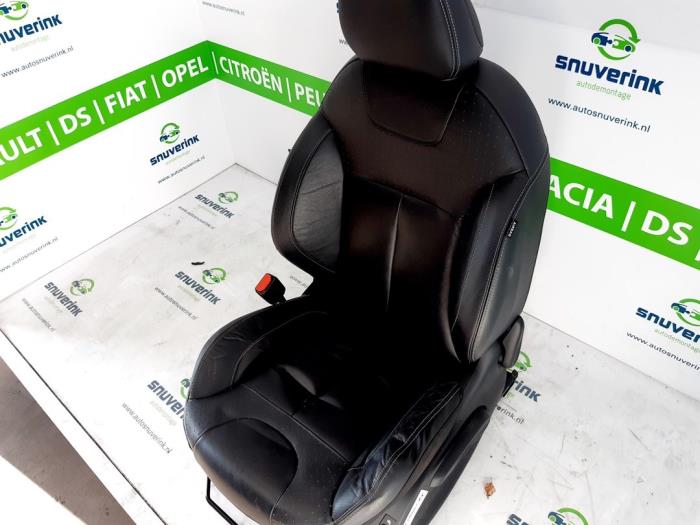 Seat, left from a Peugeot 2008 (CU) 1.2 12V e-THP PureTech 130 2015