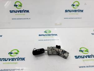 Usagé Serrure de contact + clé Peugeot 407 SW (6E) 2.0 16V Prix sur demande proposé par Snuverink Autodemontage