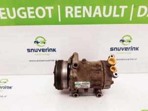 Usagé Compresseur de clim Renault Twingo (C06) 1.2 16V Prix € 30,00 Règlement à la marge proposé par Snuverink Autodemontage