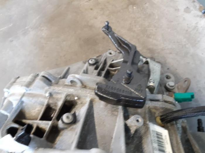 Gearbox from a Renault Megane IV Estate (RFBK) 1.2 Energy TCE 130 2017