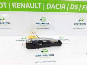 Używane Uchwyt drzwi lewych tylnych wersja 4-drzwiowa Renault Megane IV Estate (RFBK) 1.2 Energy TCE 130 Cena € 42,35 Z VAT oferowane przez Snuverink Autodemontage