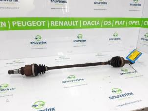 Używane Os napedowa prawy przód Peugeot 107 1.0 12V Cena € 60,00 Procedura marży oferowane przez Snuverink Autodemontage