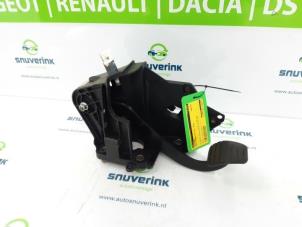 Used Brake pedal Opel Movano 2.3 CDTi Biturbo 16V FWD Price € 54,45 Inclusive VAT offered by Snuverink Autodemontage