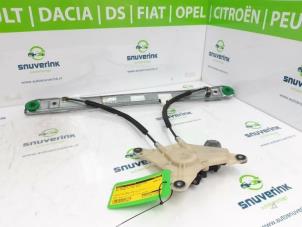 Używane Mechanizm szyby prawej przedniej wersja 2-drzwiowa Opel Movano 2.3 CDTi Biturbo 16V FWD Cena € 60,50 Z VAT oferowane przez Snuverink Autodemontage