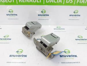 Used Rear door hinge, left Peugeot Expert (G9) 1.6 HDi 90 Price € 48,40 Inclusive VAT offered by Snuverink Autodemontage