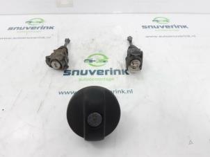 Used Door lock cylinder, left Peugeot Expert (G9) 1.6 HDi 90 Price € 66,55 Inclusive VAT offered by Snuverink Autodemontage