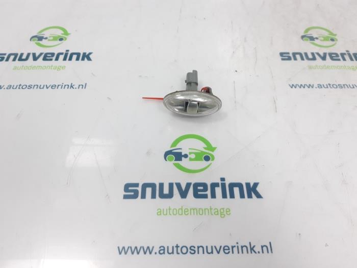 Peugeot 107 Front wing indicators, right stock