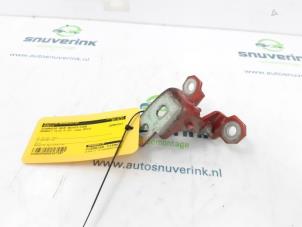 Used Front door hinge, right Renault Clio IV (5R) 0.9 Energy TCE 90 12V Price € 20,00 Margin scheme offered by Snuverink Autodemontage