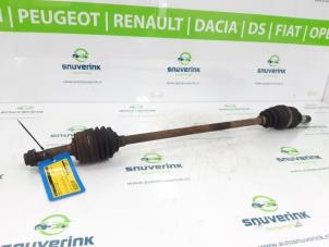 Usagé Cardan droit (transmission) Peugeot 107 1.0 12V Prix € 60,00 Règlement à la marge proposé par Snuverink Autodemontage