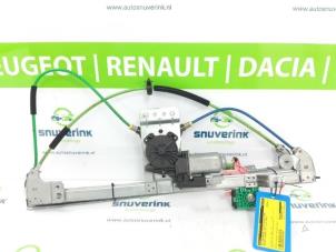 Używane Mechanizm szyby prawej przedniej wersja 2-drzwiowa Peugeot Expert (G9) 2.0 HDi 120 Cena € 48,40 Z VAT oferowane przez Snuverink Autodemontage