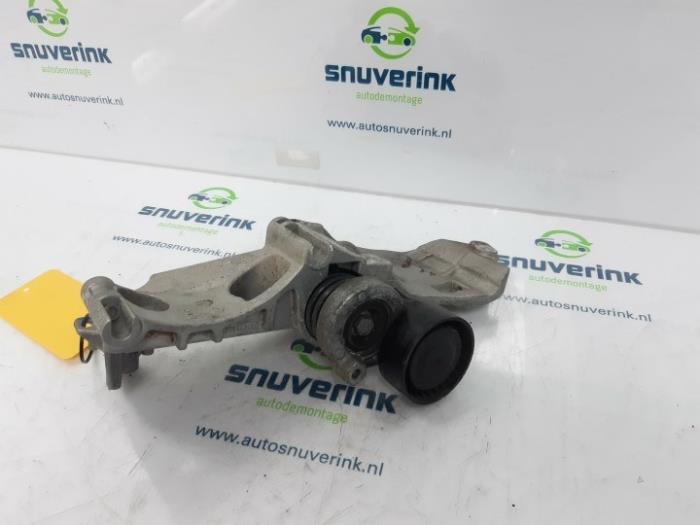Usagé Support dynamo haut Renault Captur I (2R) 1.5 Energy dCi 90 FAP Prix € 32,00 Règlement à la marge proposé par Snuverink Autodemontage