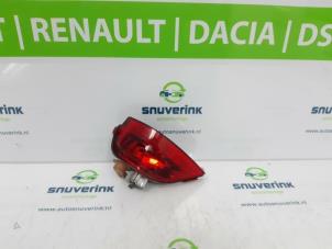 Usados Luz antiniebla detrás Renault Captur (2R) 1.5 Energy dCi 90 FAP Precio € 35,00 Norma de margen ofrecido por Snuverink Autodemontage