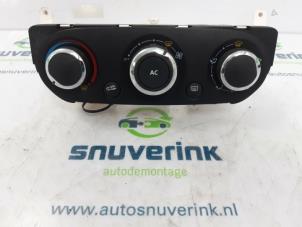 Usados Panel de control de calefacción Renault Captur (2R) 1.5 Energy dCi 90 FAP Precio € 30,00 Norma de margen ofrecido por Snuverink Autodemontage