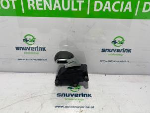 Usados Palanca de cambios Renault Zoé (AG) R135 Precio € 121,00 IVA incluido ofrecido por Snuverink Autodemontage