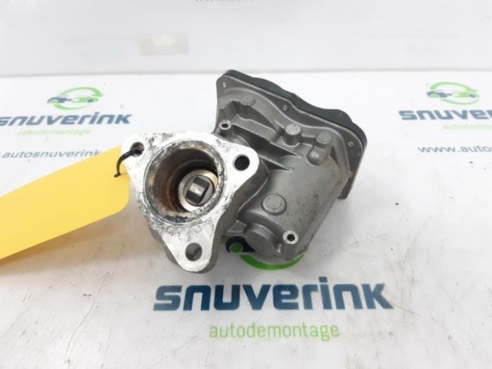 EGR valve from a Renault Captur (2R) 1.5 Energy dCi 90 FAP 2014