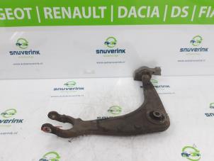 Used Front wishbone, right Peugeot 407 SW (6E) 2.0 HDiF 16V Price € 40,00 Margin scheme offered by Snuverink Autodemontage