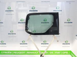 Used Minibus/van rear door window Peugeot Partner Tepee (7A/B/C/D/E/F/G/J/P/S) 1.6 VTI 120 16V Price € 60,00 Margin scheme offered by Snuverink Autodemontage