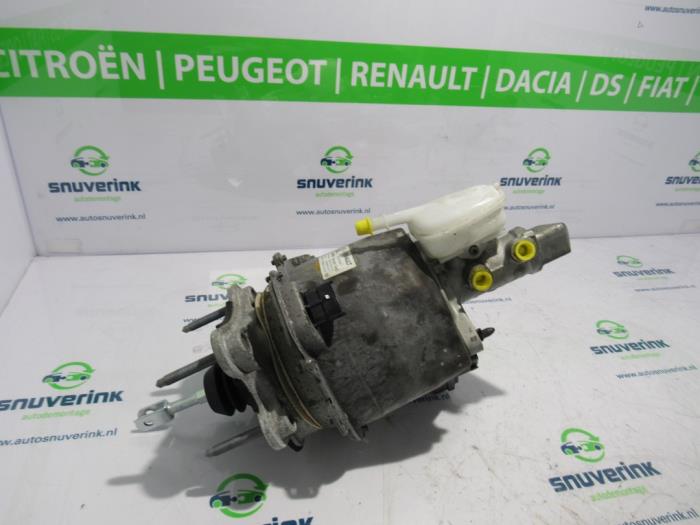 Begagnade Bromsservo Renault Zoé (AG) R135 Pris € 229,88 Inklusive moms erbjuds av Snuverink Autodemontage
