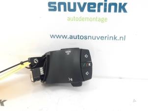 Used Steering wheel mounted radio control Renault Koleos I 2.5 16V 4x4 Price € 30,00 Margin scheme offered by Snuverink Autodemontage