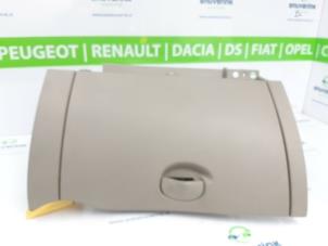 Usados Guantera Renault Koleos I 2.5 16V 4x4 Precio € 45,00 Norma de margen ofrecido por Snuverink Autodemontage