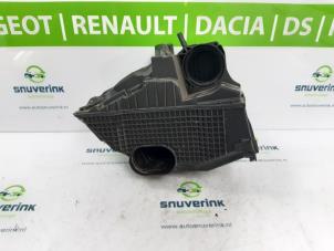 Usagé Boîtier filtre à air Renault Captur (2R) 1.5 Energy dCi 90 FAP Prix € 30,00 Règlement à la marge proposé par Snuverink Autodemontage