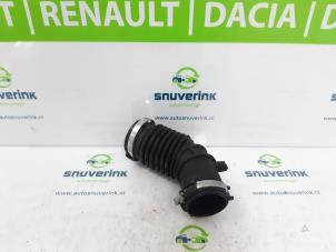 Usagé Tuyau d'aspiration air Renault Captur (2R) 1.5 Energy dCi 90 FAP Prix € 35,00 Règlement à la marge proposé par Snuverink Autodemontage