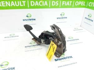 Used Brake pedal Renault Koleos I 2.5 16V 4x4 Price € 45,00 Margin scheme offered by Snuverink Autodemontage