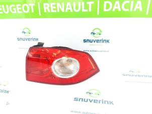 Usados Luz trasera derecha Renault Laguna II (BG) 1.6 16V Precio € 20,00 Norma de margen ofrecido por Snuverink Autodemontage