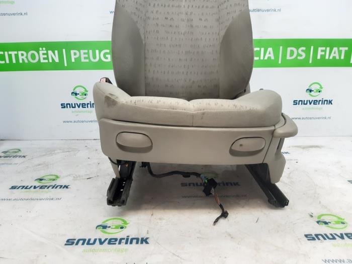 Seat, left from a Volkswagen Golf II (19E) 1.3 1986