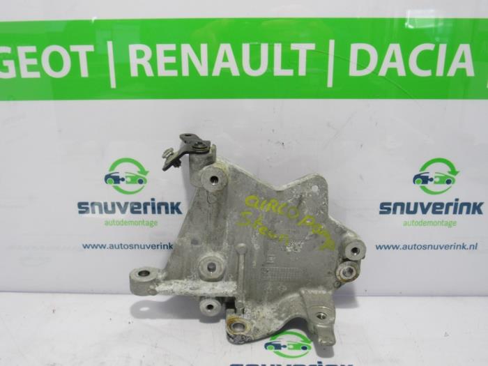 Usagé Support dynamo haut Renault Zoé (AG) R135 Prix € 38,72 Prix TTC proposé par Snuverink Autodemontage