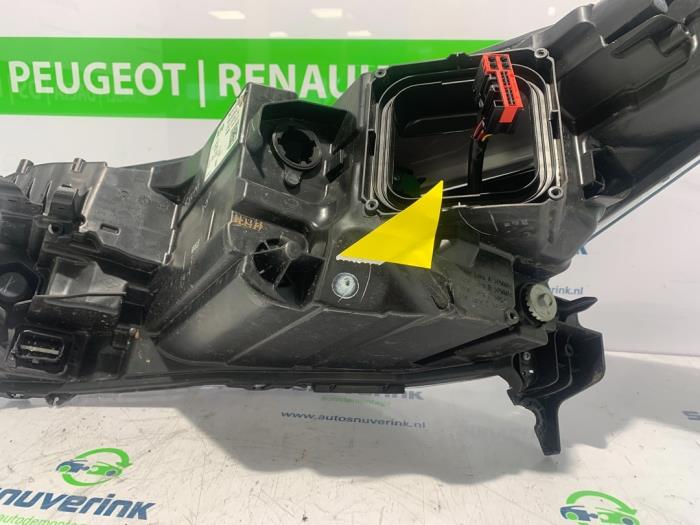 Faro derecha de un Renault Zoé (AG) R135 2019