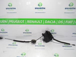 Usados Mecanismo de cerradura de puerta de 4 puertas derecha detrás Renault Zoé (AG) R135 Precio € 60,50 IVA incluido ofrecido por Snuverink Autodemontage