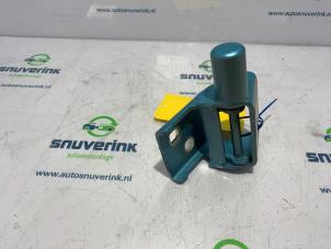 Used Front door hinge, left Renault Zoé (AG) R135 Price € 30,25 Inclusive VAT offered by Snuverink Autodemontage