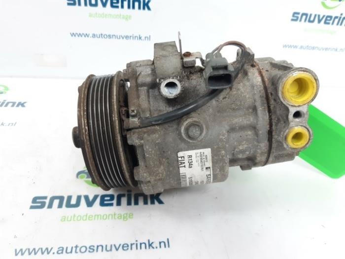 Air conditioning pump from a Opel Combo 1.3 CDTI 16V 2018