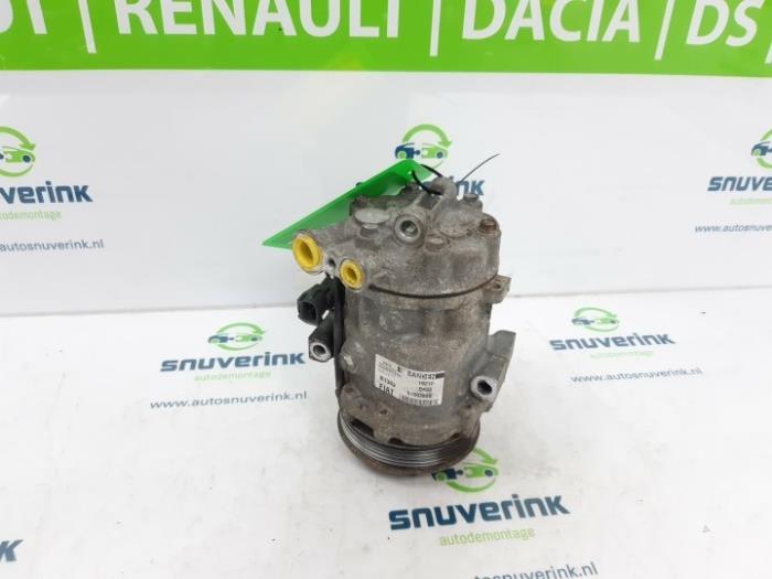 Air conditioning pump from a Opel Combo 1.3 CDTI 16V 2018