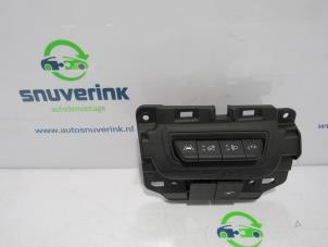 Used AIH headlight switch Renault Zoé (AG) R135 Price € 24,20 Inclusive VAT offered by Snuverink Autodemontage
