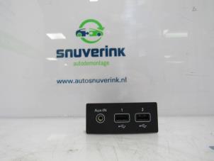 Usados Conexión AUX-USB Renault Zoé (AG) R135 Precio € 36,30 IVA incluido ofrecido por Snuverink Autodemontage