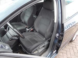Used Seat, left Volkswagen Golf Plus (5M1/1KP) 1.4 TSI 122 16V Price € 100,00 Margin scheme offered by Snuverink Autodemontage