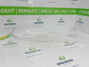 Używane Listwa ozdobna Opel Combo 1.3 CDTI 16V Cena € 48,40 Z VAT oferowane przez Snuverink Autodemontage