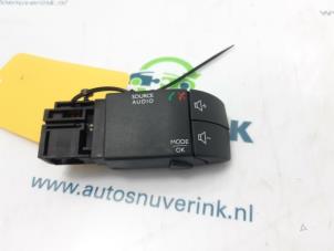 Usagé Commande radio volant Renault Twingo III (AH) 1.0 SCe 70 12V Prix € 20,00 Règlement à la marge proposé par Snuverink Autodemontage