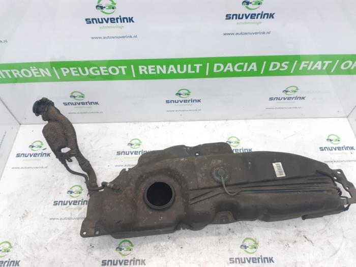 Tank from a Renault Wind (EN/E4) 1.2 16V GT TCE eco2 2011