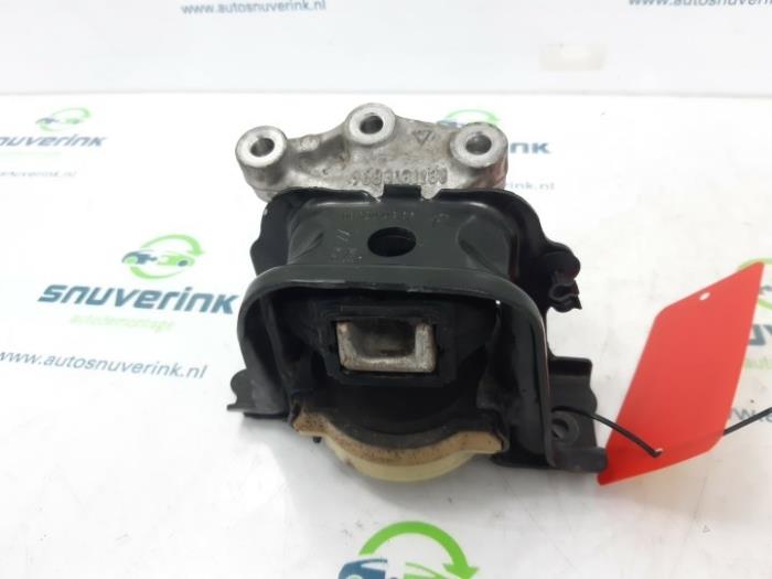 Engine mount from a Citroën C3 (SC) 1.6 HDi 92 2011