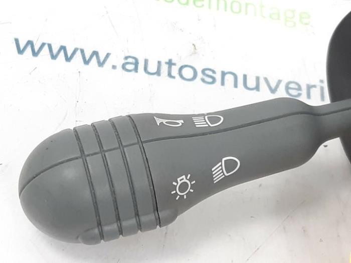 Light switch from a Renault Twingo (C06) 1.2 16V 2003