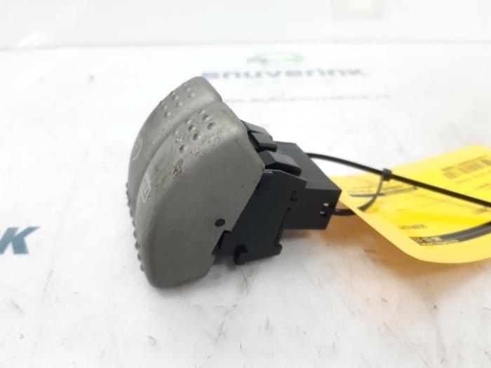 Fog light switch from a Renault Twingo (C06) 1.2 16V 2003