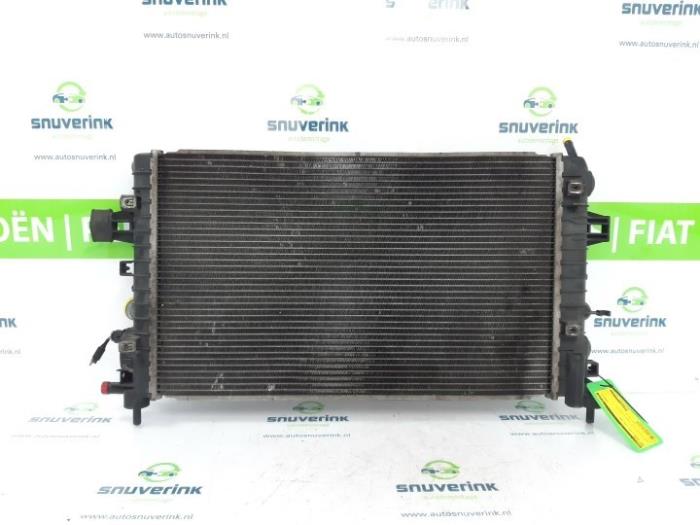 Usagé Radiateur Opel Astra H GTC (L08) 1.6 16V Prix € 10,33 Règlement à la marge proposé par Snuverink Autodemontage