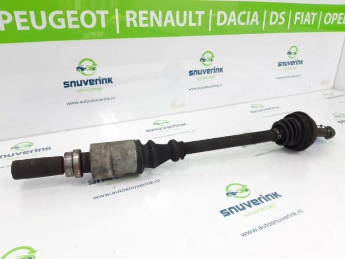 Gebrauchte Antriebswelle rechts vorne Peugeot 106 II 1.4 XN,XR,XS,XT Preis € 10,33 Margenregelung angeboten von Snuverink Autodemontage